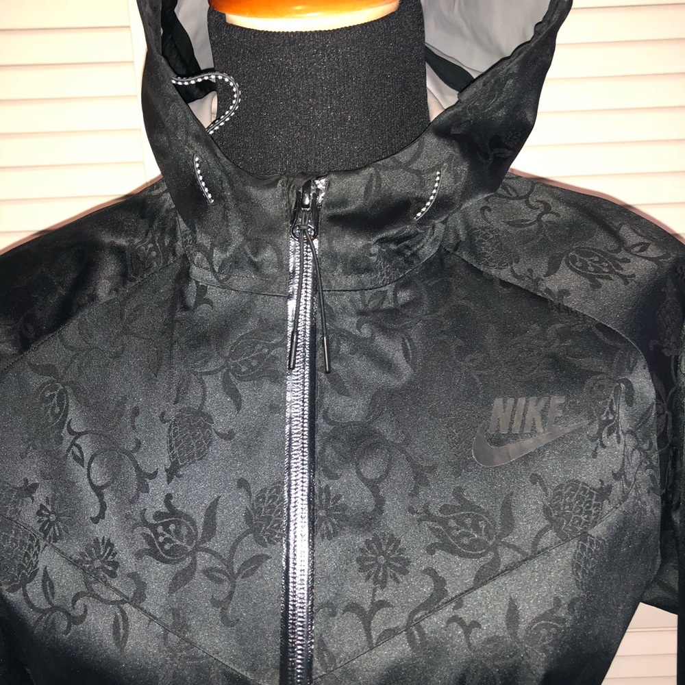 ✔️💦LIMITED EDITION NIKE RAIN JACKET 💦✔️